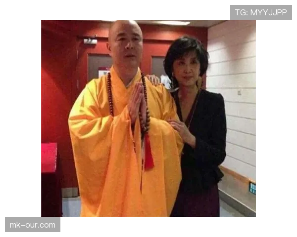 朱琳训练完直接啃鸡腿？这自律人设有点绷不住了